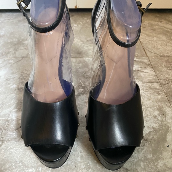 Peep-toe black high-heels from Aldo!! Beautiful shoe!! US 9/EU 40!! 2.5in heels! - Picture 3 of 6